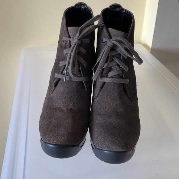Lacoste Suede Wedge Booties - Picture 5 of 6